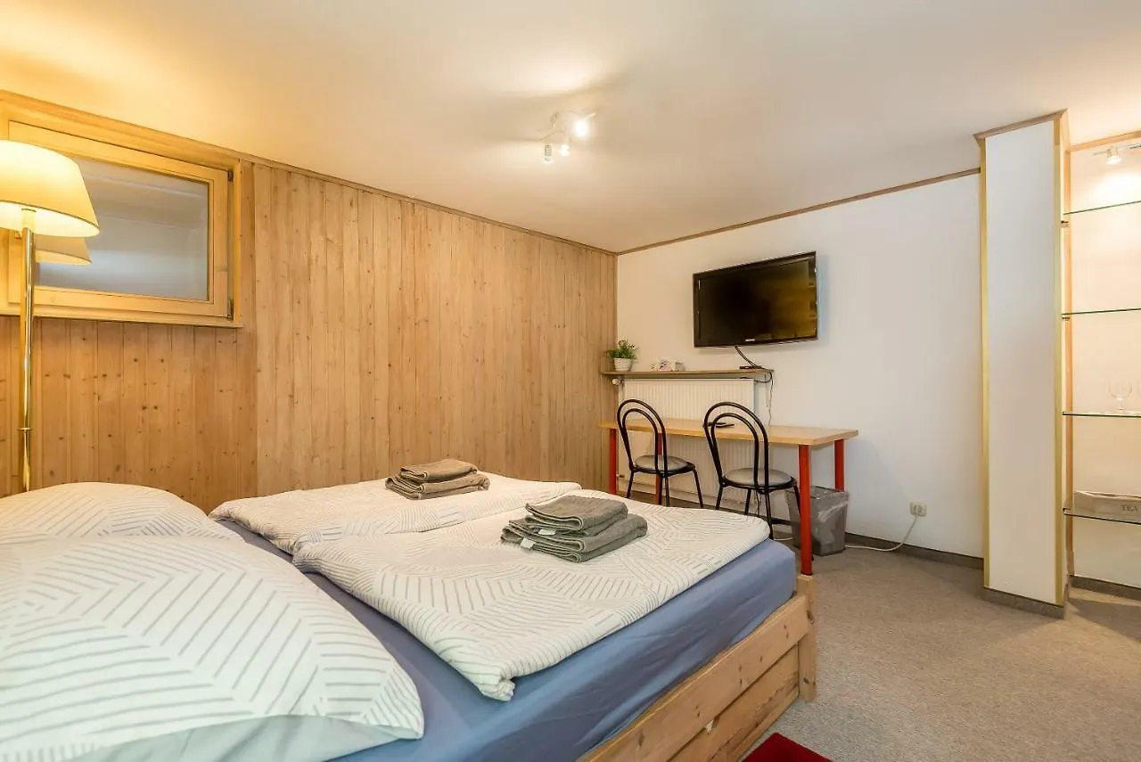 Bed And Breakfast Zeevat Waldperlach Monaco di Baviera 2*,  Germania